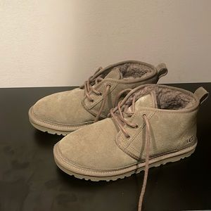 8.5 green neumel Ugg boots